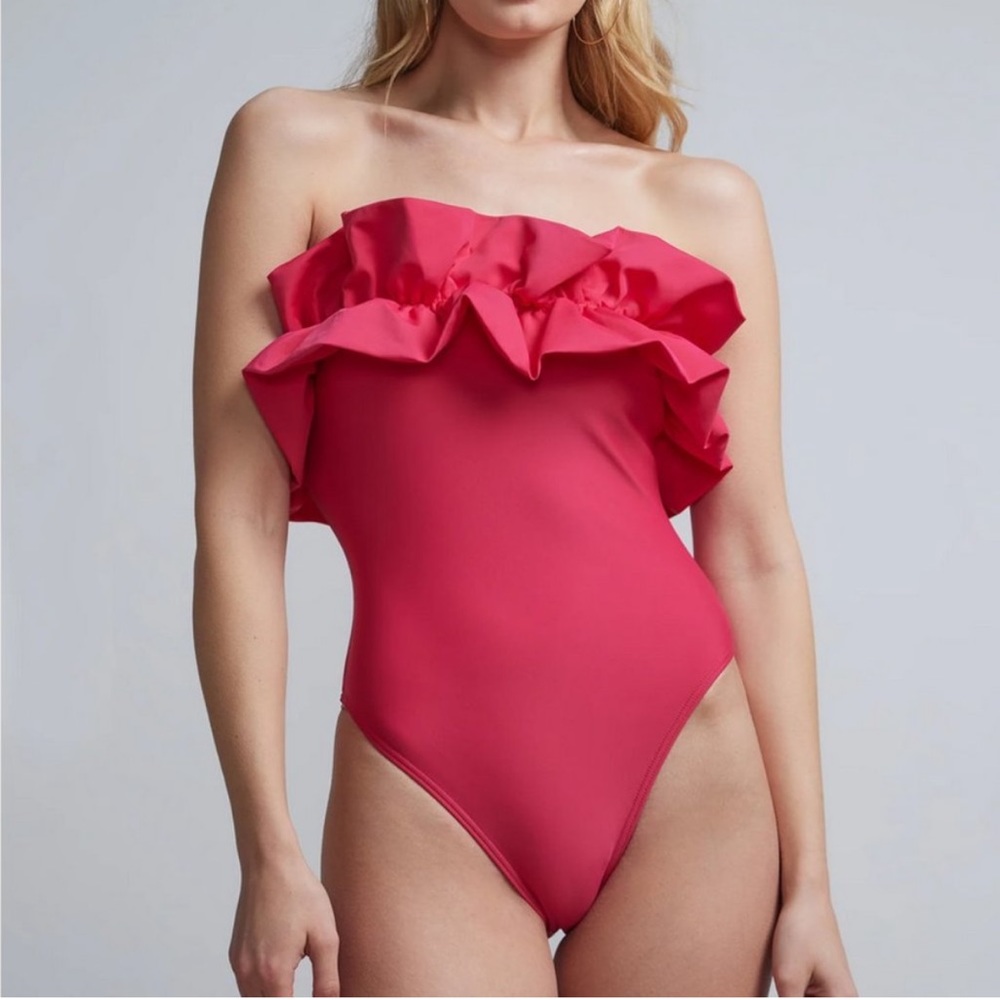 Sw52. NY&Co Raspberry pink ruffled strapless one piece swimsuit NWT size Medium